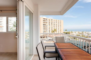 Amplio con vistas al mar y piscina en Benalmádena